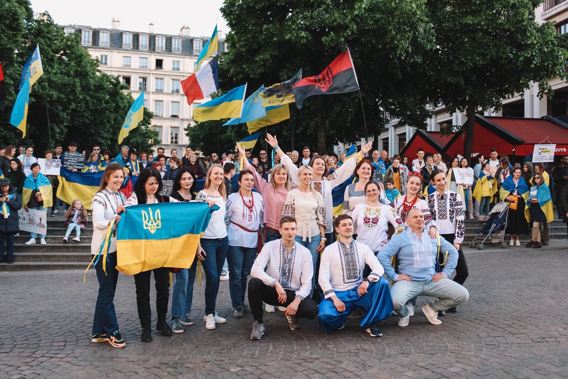 франція день вишиванки-1
